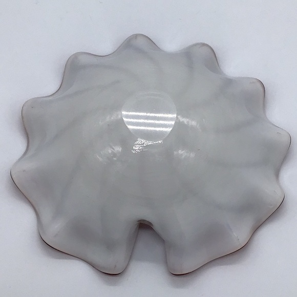 Vintage Murano White Cased Aventurine Scallop Shaped Bowl - Picture 8 of 10